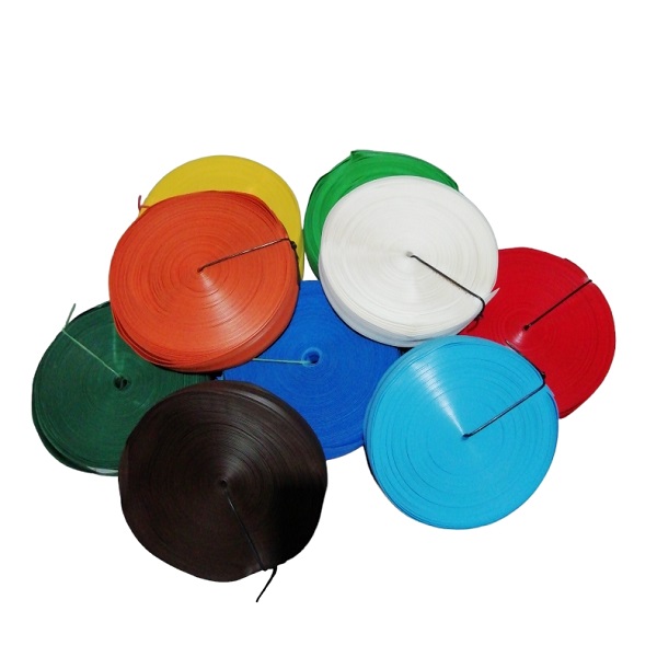 A fita mosqueira é feita em PVC, várias cores disponíveis. Preço é por Kilo (Rolos com +/- 1 Kg.).